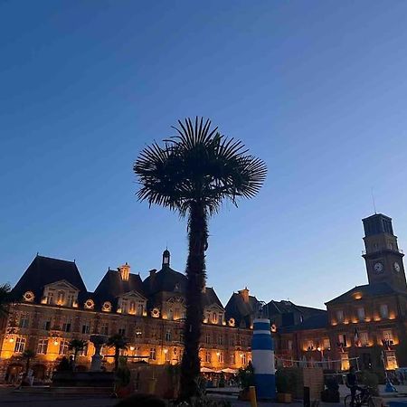Superbe T2 A 200M De La Place Ducale Charleville-Mézières Exteriör bild