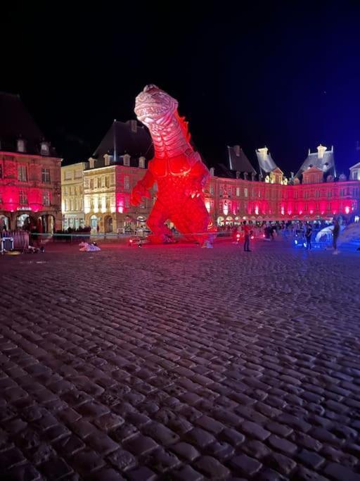 Superbe T2 A 200M De La Place Ducale Charleville-Mézières Exteriör bild