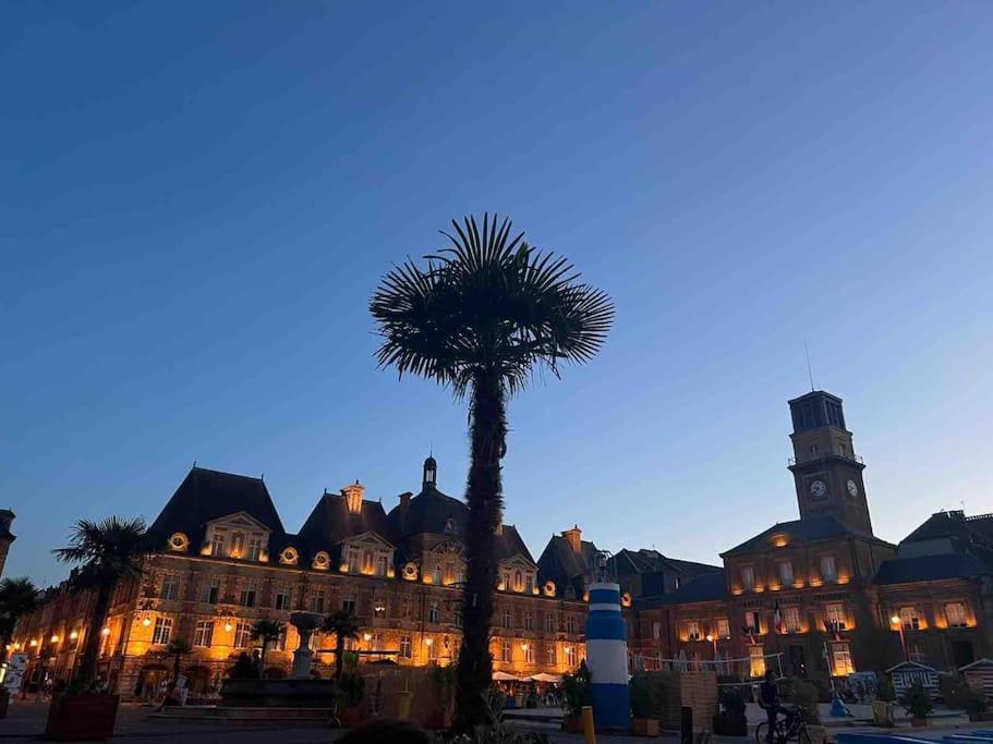Superbe T2 A 200M De La Place Ducale Charleville-Mézières Exteriör bild